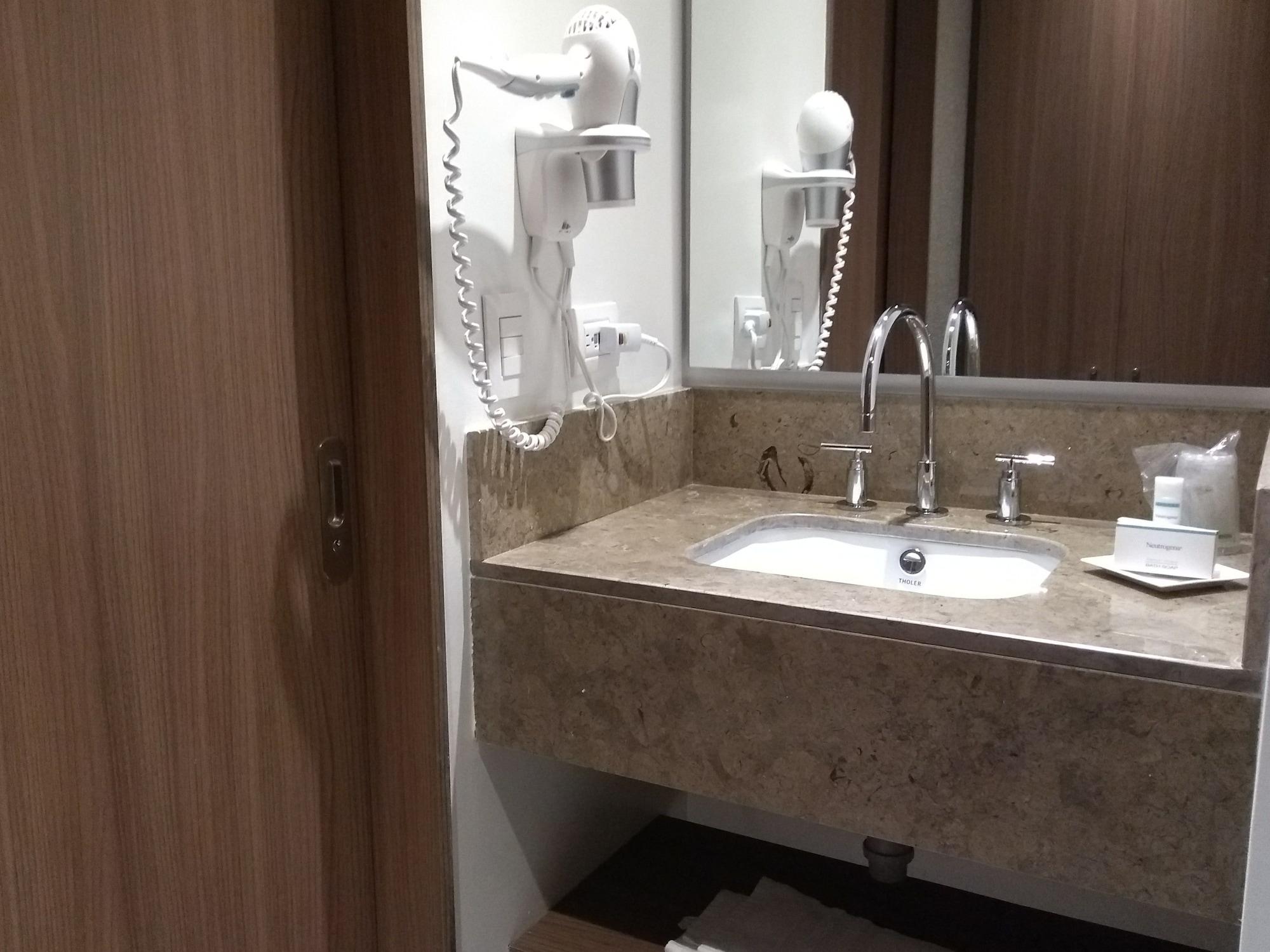 Hampton By Hilton Yopal Hotel Ngoại thất bức ảnh